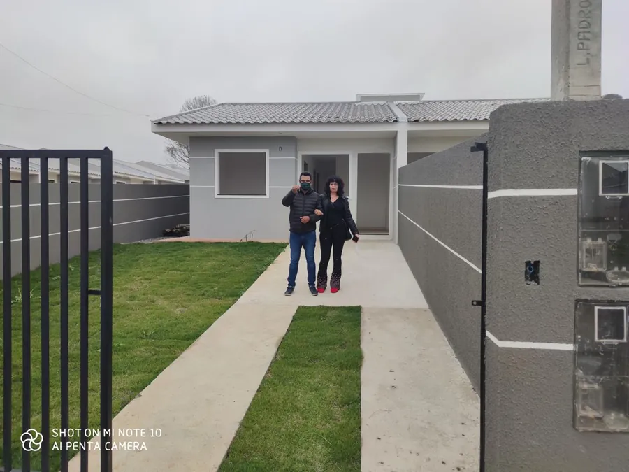 Família recebendo as chaves da casa própria — Casa Brasil Imóveis